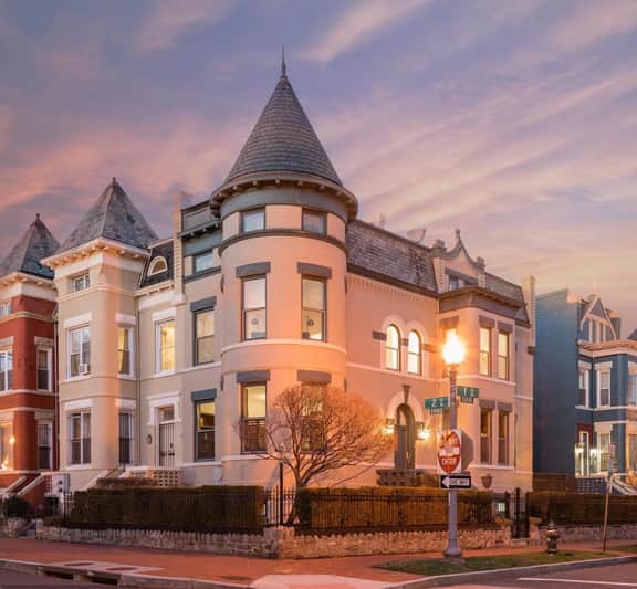 HISTORIC HOME - AMAZING LOCATION ** PARKING ** W/D - Image 3