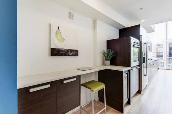 Loft Near Subway, Free Parking, Walk to Shopping - Image 4