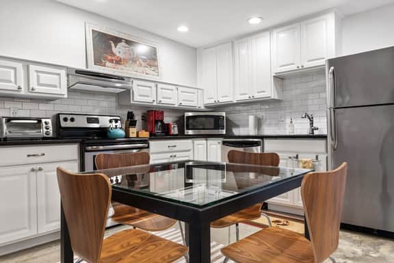 Fantastic 1-BR in the Heart of Capitol Hill - Image 3