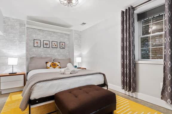 Fantastic 1-BR in the Heart of Capitol Hill - Image 2