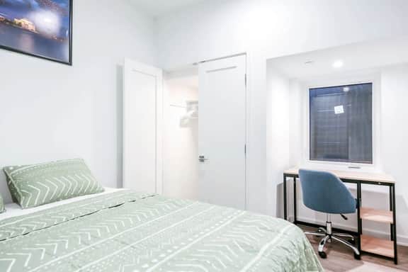 1-BR Retreat in Hill East / Lincoln Park + METRO - Image 2