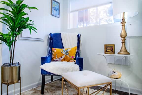 LUXE 1-BR STUDIO SPACE / Desirable Location + Well-equipped - Image 3