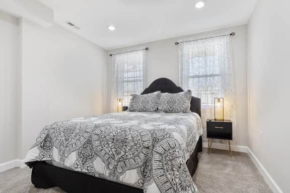 Charm City Homestay in Washington Village - Image 4