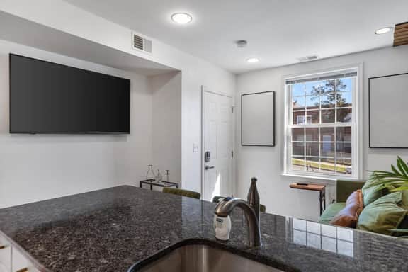 1-BR Chic Suite / Minutes Walk to H St / Trolley - Image 5