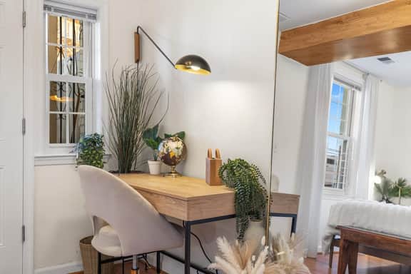 1-BR Chic Suite / Minutes Walk to H St / Trolley - Image 3