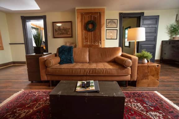 The Cocoon Historic Rustic Apt Close to Downtown - Image 2
