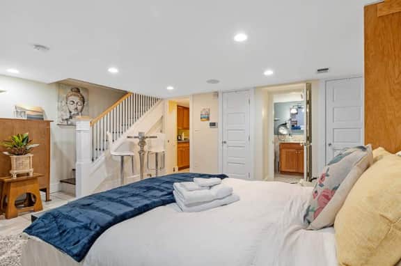 Stylish City Studio in the Heart of Capitol Hill - Image 5