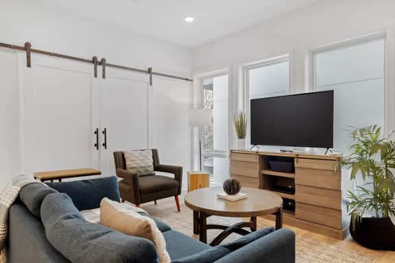 NoMa Convenience, 2-BR Near Metro, Union Market - Image 2